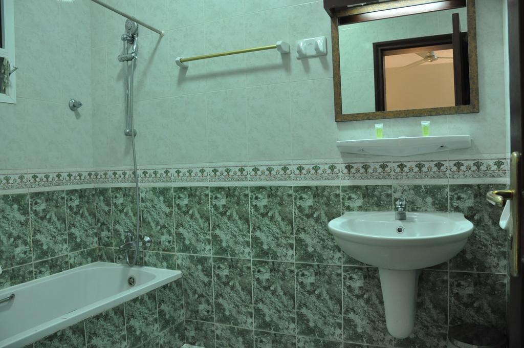 Sahara Hotel Apartments Maszkat Kültér fotó